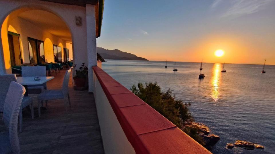 Hotel Scoglio Bianco ポルトフェッラーイオ エクステリア 写真