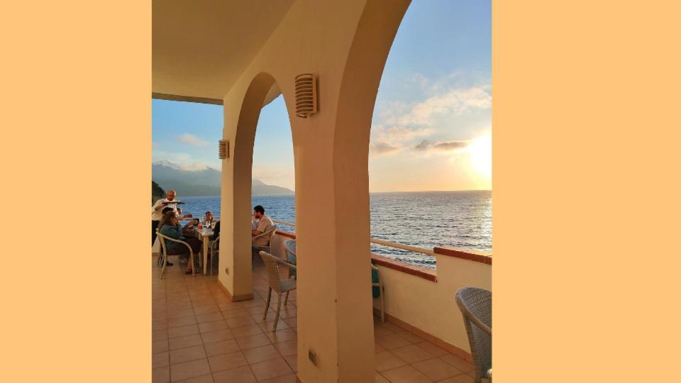 Hotel Scoglio Bianco ポルトフェッラーイオ エクステリア 写真